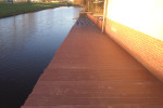 Steiger /vlonder achter tuinhuis  Grootebroek