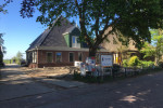 Nieuwbouw stolpboerderij met winkel te Oostwoud.